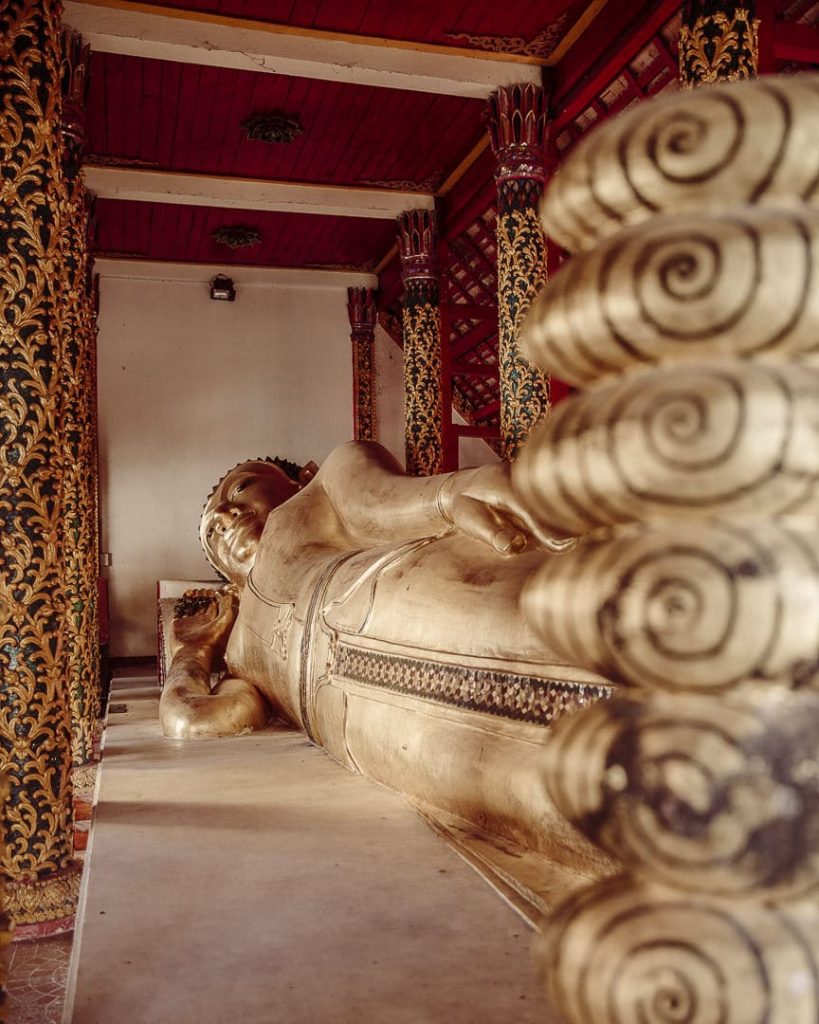 bouddha Wat Pongsanuk - Lampang circuit en thailande