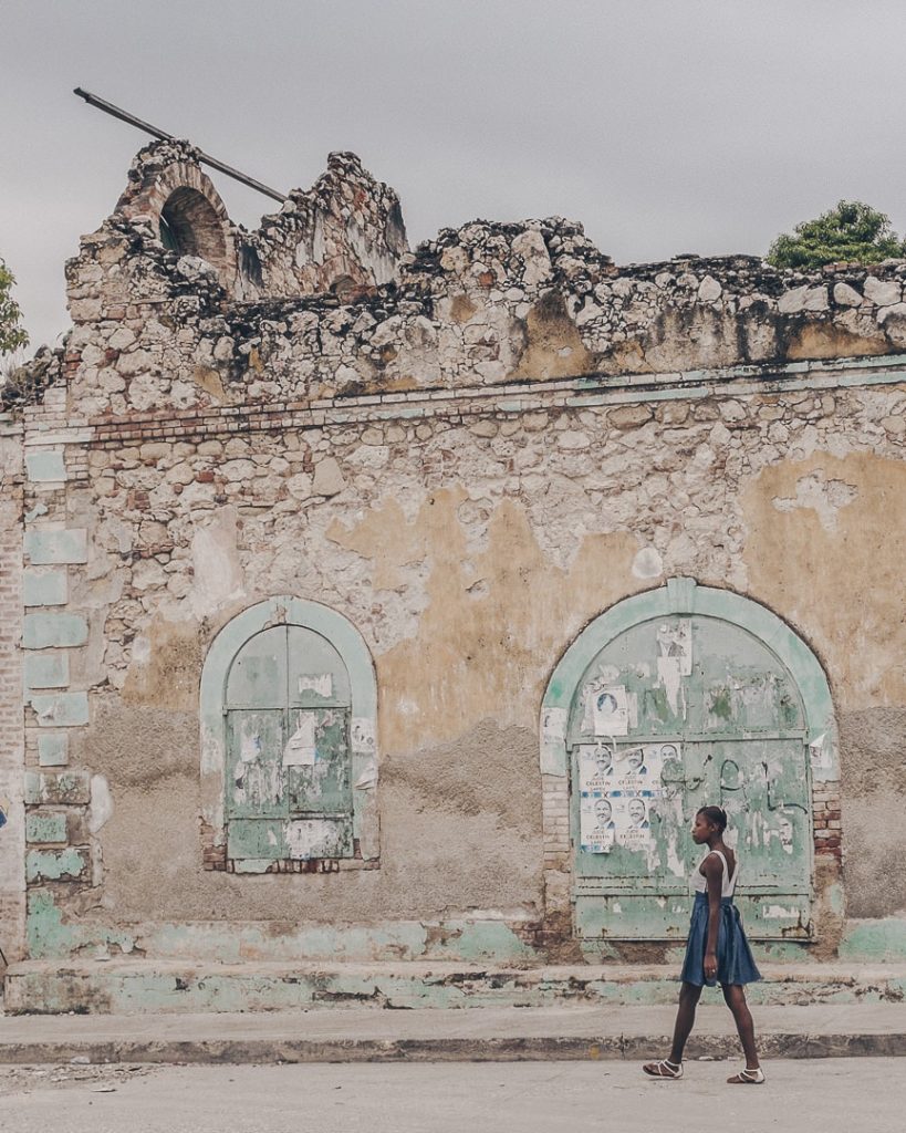 La jeune fille de Jacmel - visiter Jacmel Haiti