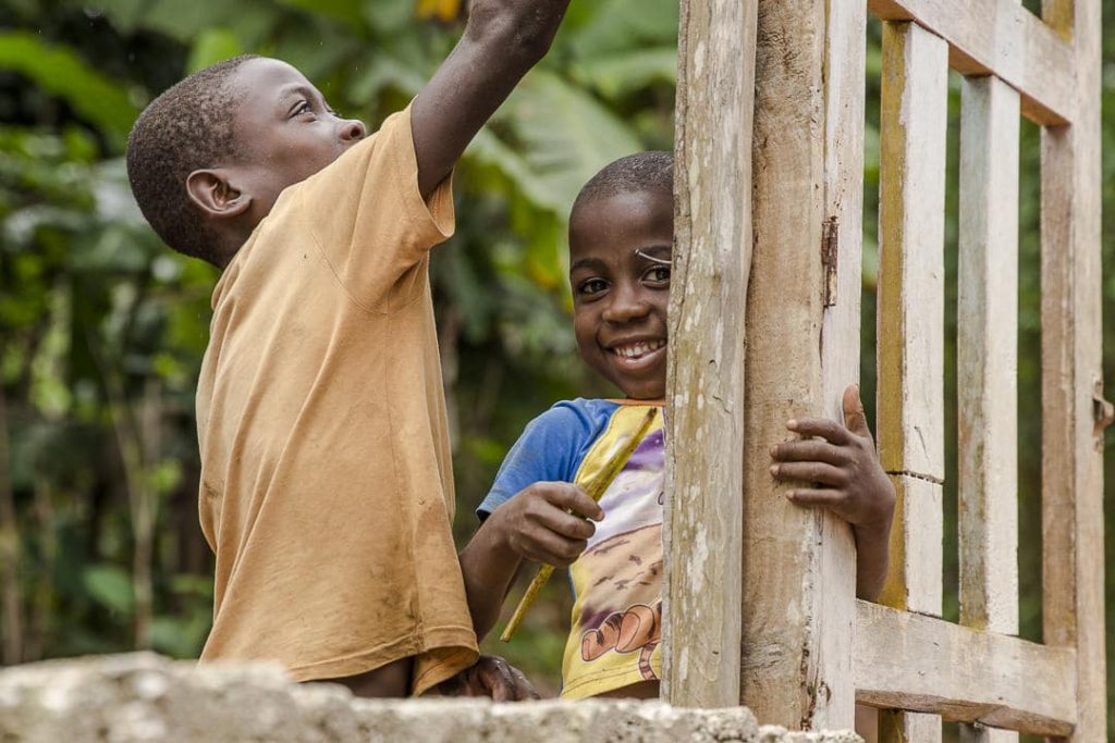 les petits bricoleurs de la route du café - Haiti