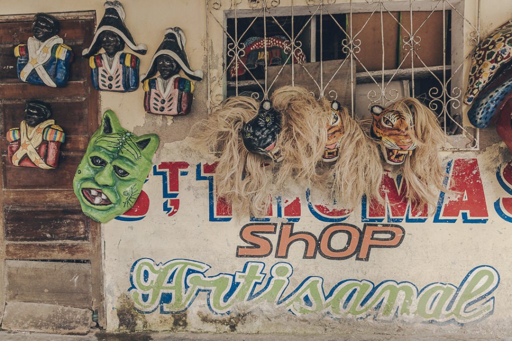 les masques en papier mâché, spécialité de Jacmel - Haïti