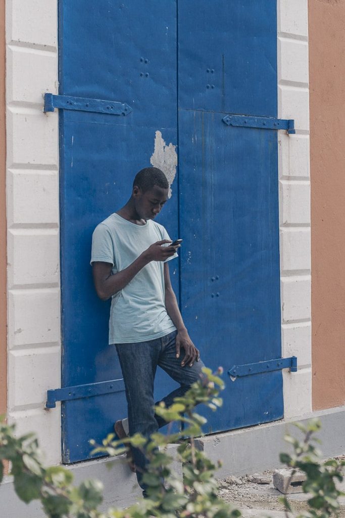 Ambiance caribéenne dans une rue de Jacmel - Haïtit