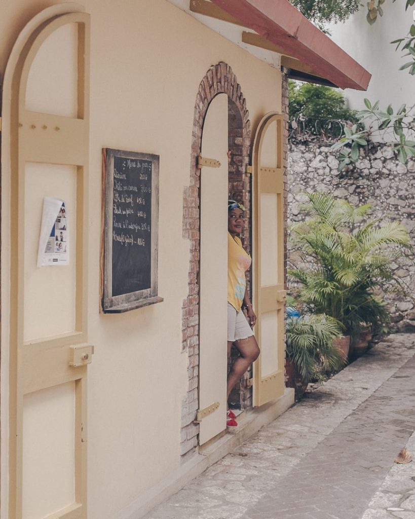 La vendeuse de l'alliance française - Jamel, Haïti