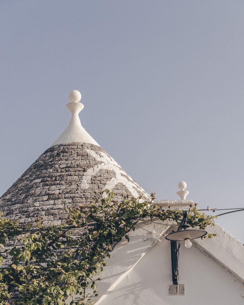 Détail d'un toit conique caractéristique des trulli à Alberobello, Pouilles.