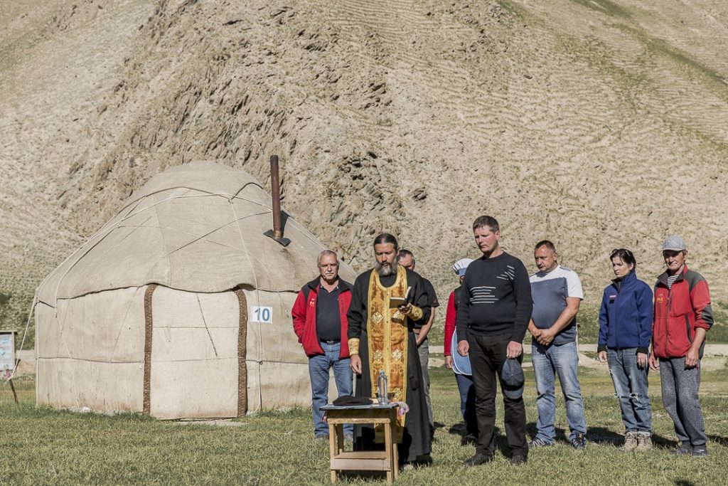 Bénédiction orthodoxe d'un camp de Yourte au Kirghizstan