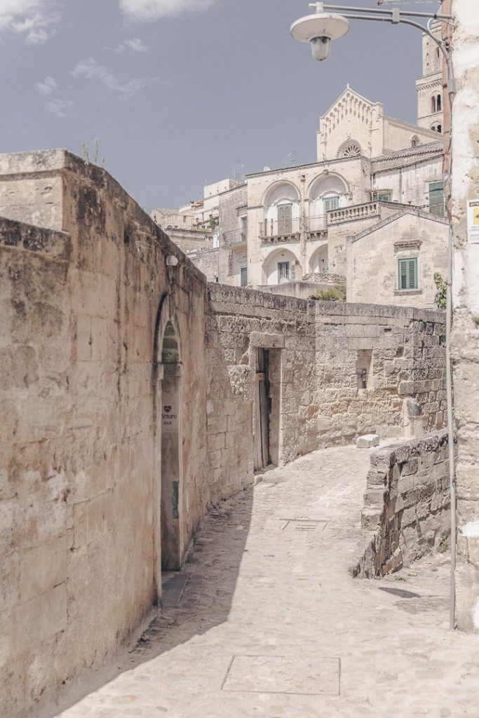 Ruelles de pierre et maisons troglodytes dans le Basilicate