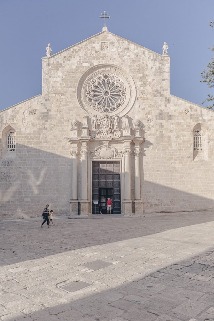 Façade art roman du duomo d'Otrante à voir dans le sud des Pouilles