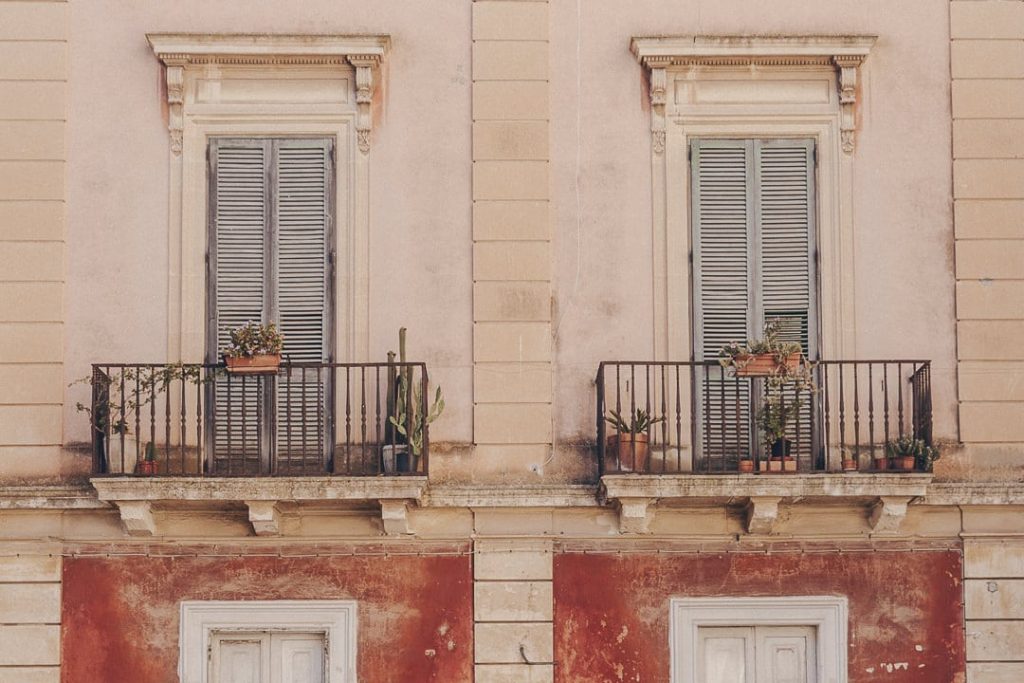 Symétrie de l'architecture à Lecce - Les Pouilles, Italie