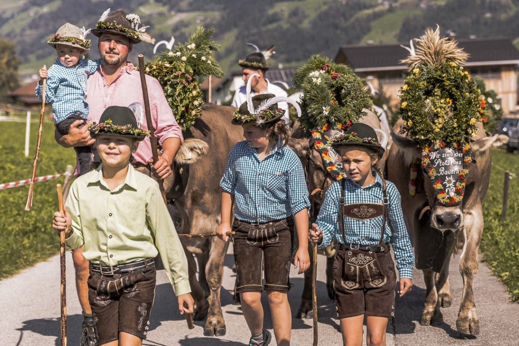 Transhumance en Autriche - Retour des alpages en famille #autriche #transhumance #tirol