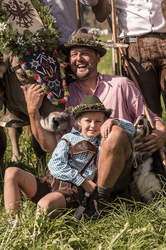 Père et fille aux fêtes de la transhumance dans le Tirol en Autriche #tyrol #autriche #transhumance