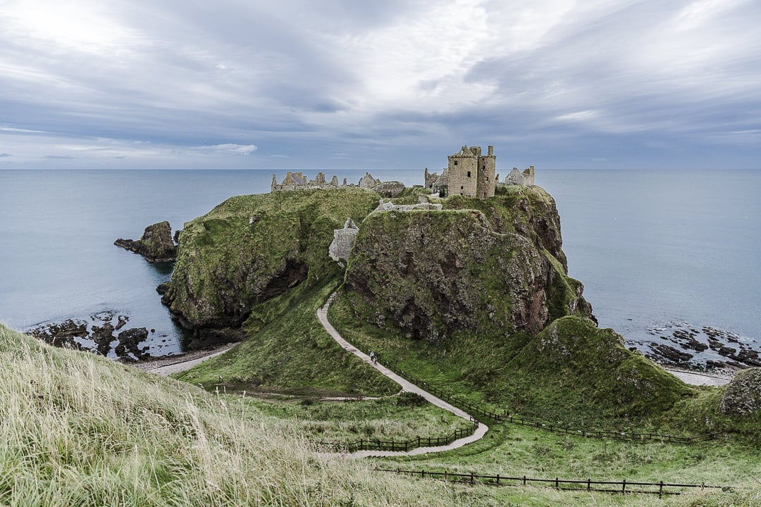 Dunnottar castle, sublimement situé en bord de mer sur la côte est de l'Ecosse, à 2 heures de route d'Edimbourg #ecosse #visitscotland #dunnottarcastle