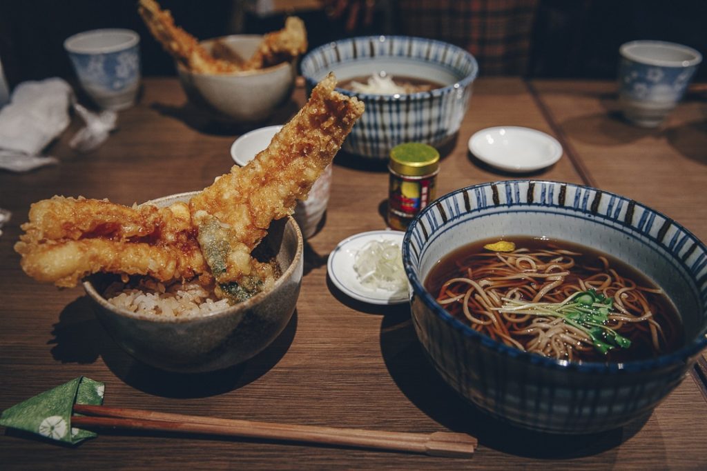 Pate de sarrasin et tempura, un bon déjeuner japonais #japon #cuisine #asie