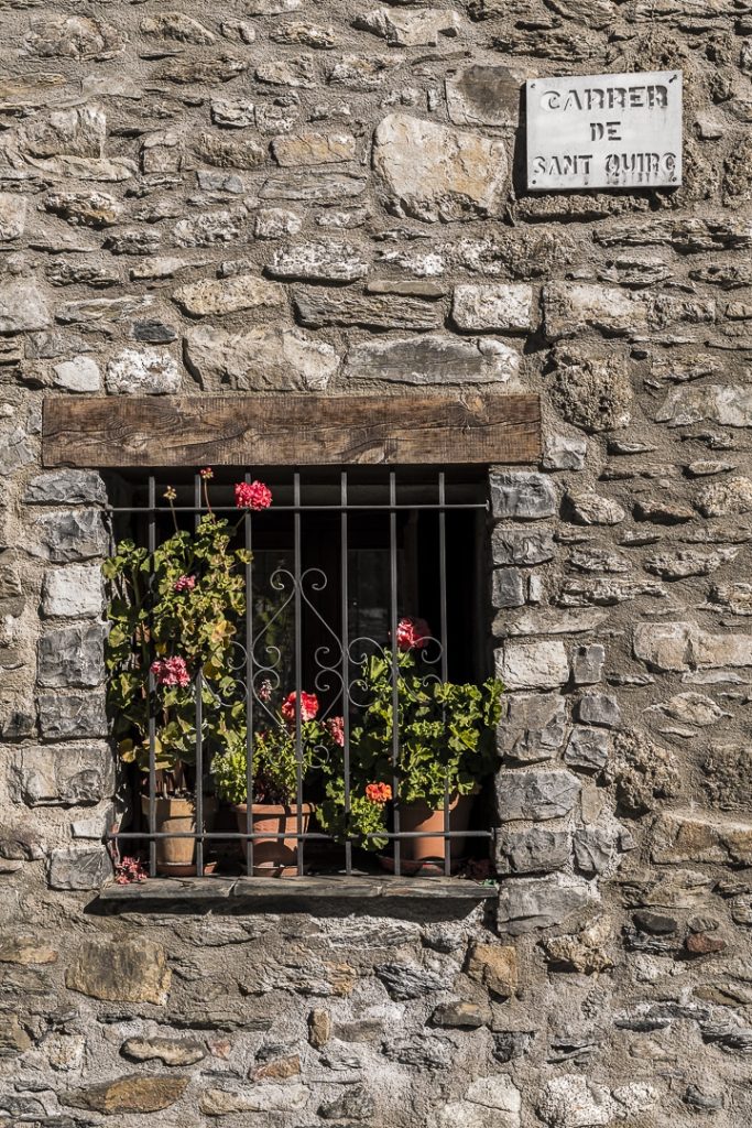 Fenêtre de Durro, village de la Vall de Boí en Catalogne #catalogne #macatalogne #unesco