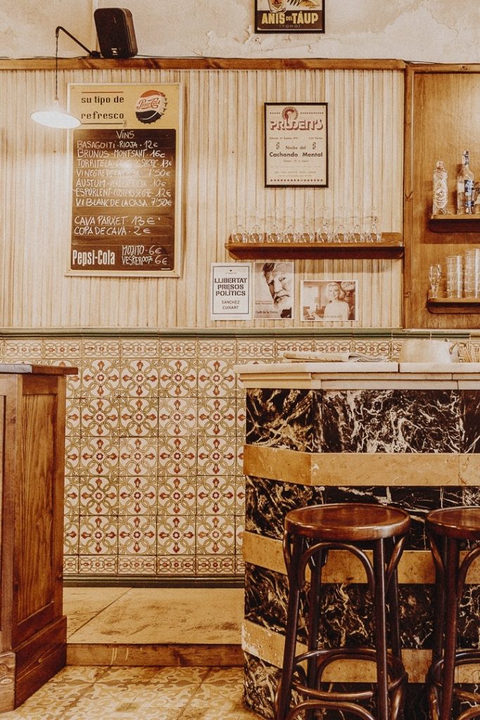 Bar vintage Café de la Union la Pobla de Segur #catalogne #roadtrip