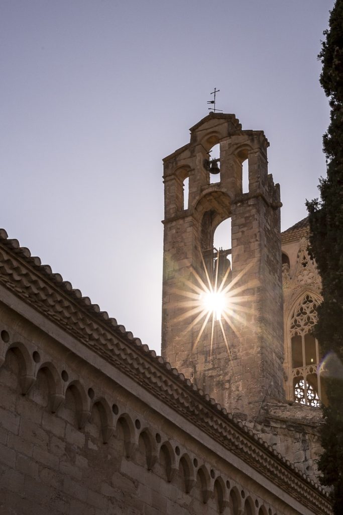 Lever de soleil sur le monastère de Poblet #rutadelcister #catalogne #roastrip