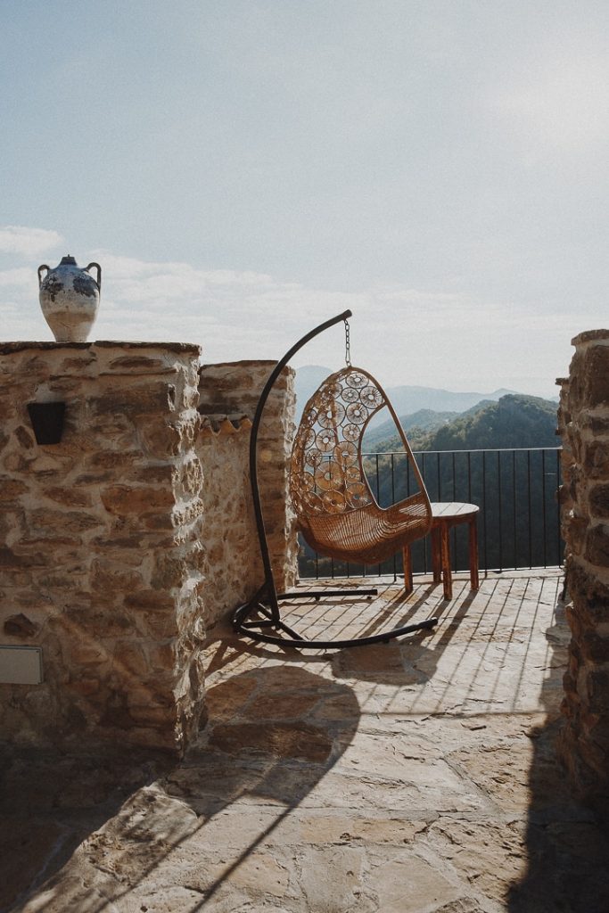 Meilleure place sur la terrasse de la chambre d'hote Casa Guilla à Santa Engracia, Catalogne #roadtrip #catalogne