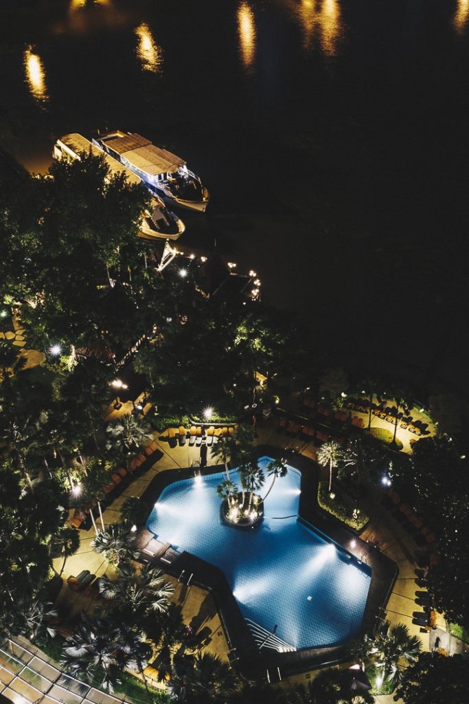 Vue de nuit sur Bangkok depuis le Shangri-La au bord du fleuve Chao Phraya #bangkok #thaïlande
