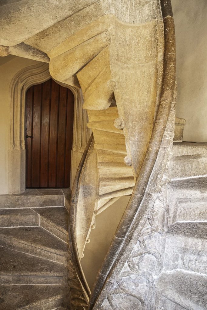 Cet escalier à spirale est une vraie particularité de Graz. C'est le seul vestige du chateau édifié au 15ème siècle par les empereur Frédéric III et Maximilien 1er. #graz #autriche #visitgraz