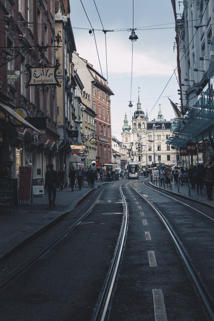 Vue sur l'hotel de ville et Hauptplatz à Graz depuis sackstrasse #graz #autriche