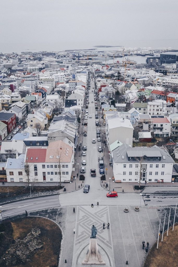Vue du haut de l'église Hallgrimskirkja à Reykjavik #reykjavik #islande