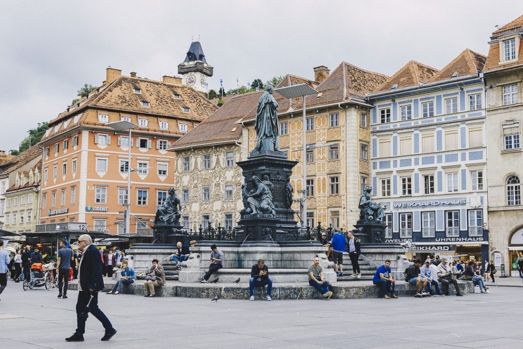 Hauptplatz et ses belles façades baroques #graz #autriche