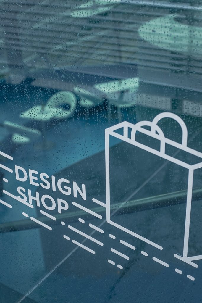 Design shop du café de l'ile sur la Mur à Graz #autriche #designmonat