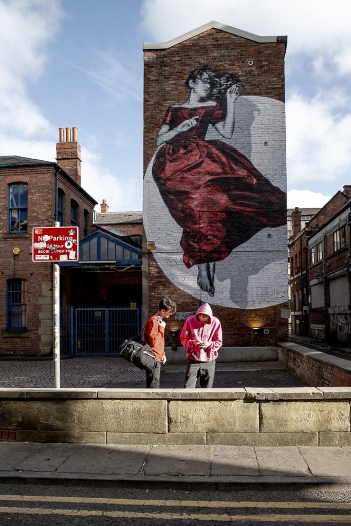 Serenity, une oeuvre de street art réalisée par l'artiste Snik que l'on trouve à Manchester dans le northern quarter #bestofMCR #lovegreatbritain