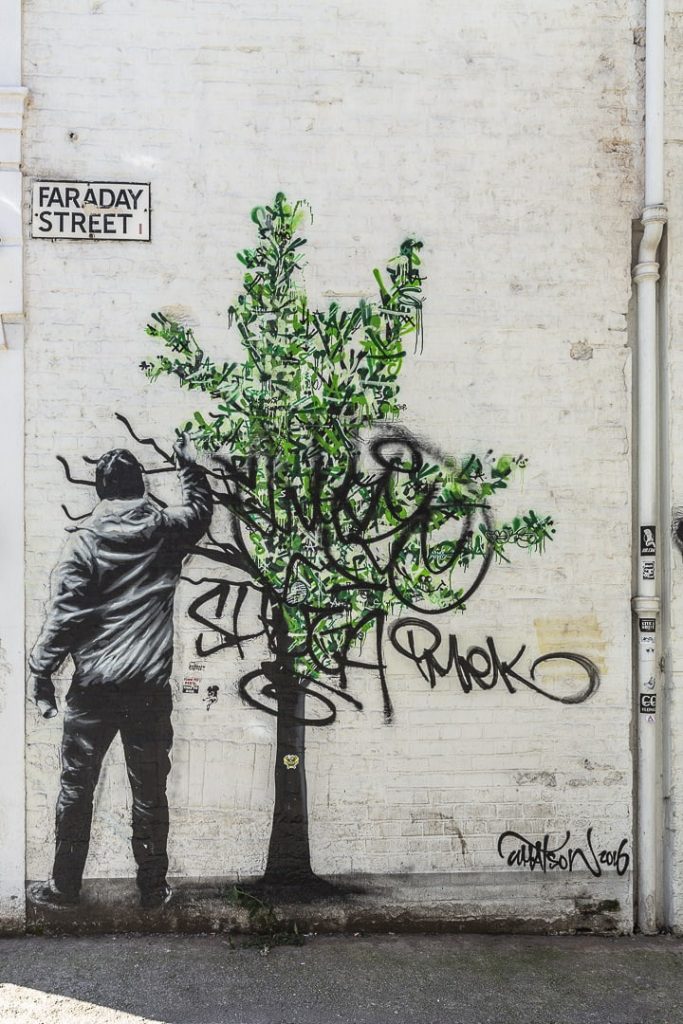 Oeuvre de street art du norvégien Martin Whatson #streetart #besfofMCR #lovegreatbritain