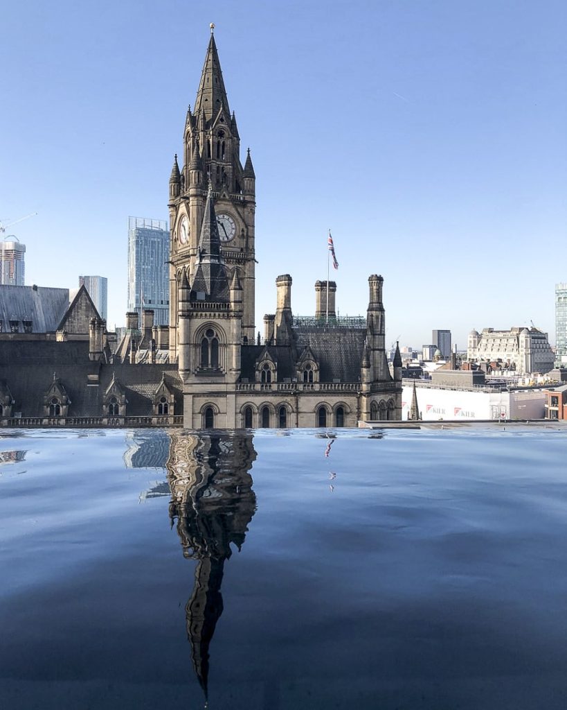 Vue depuis la piscine du King Street townhouse à Manchester #lovegreatbritain #bestofMCR