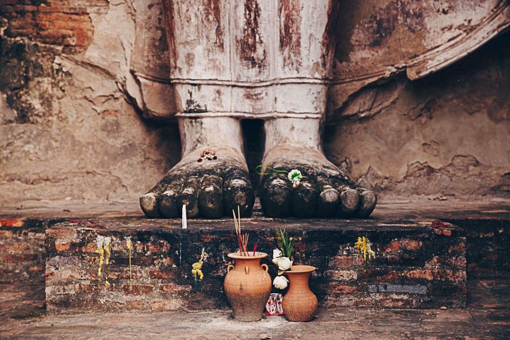 Les pieds d'un Bouddha du Wat Mahathat à Sukhothai - Thailande