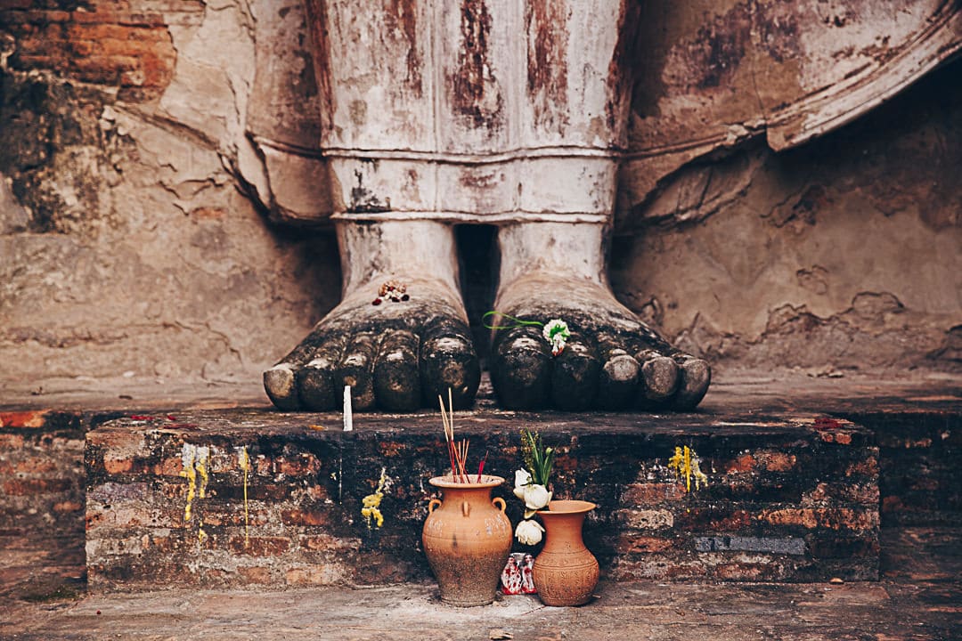 Les pieds d'un Bouddha du Wat Mahathat à Sukhothai - Thailande