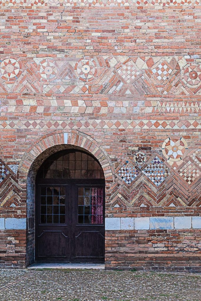 Détail du cloitre de Santo Stefano à Bologne #italie #inemiliaromagna #bologne
