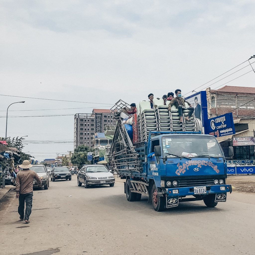 Camion dans les rue de Sisophon au Cambodge
