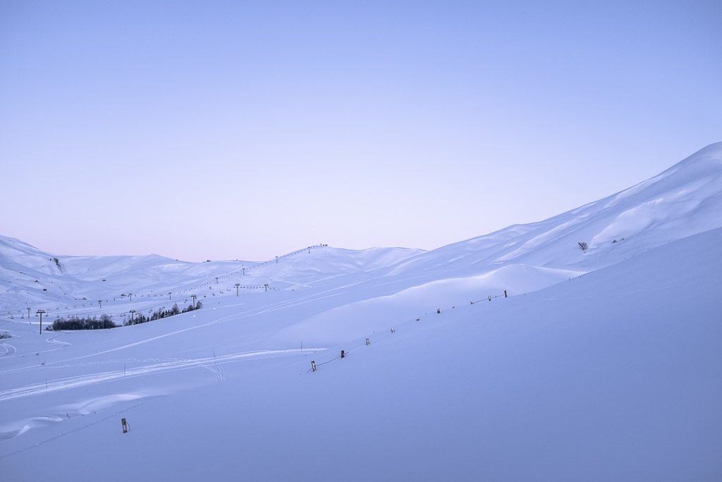 Vue sur les pistes enneigées à La Toussuire