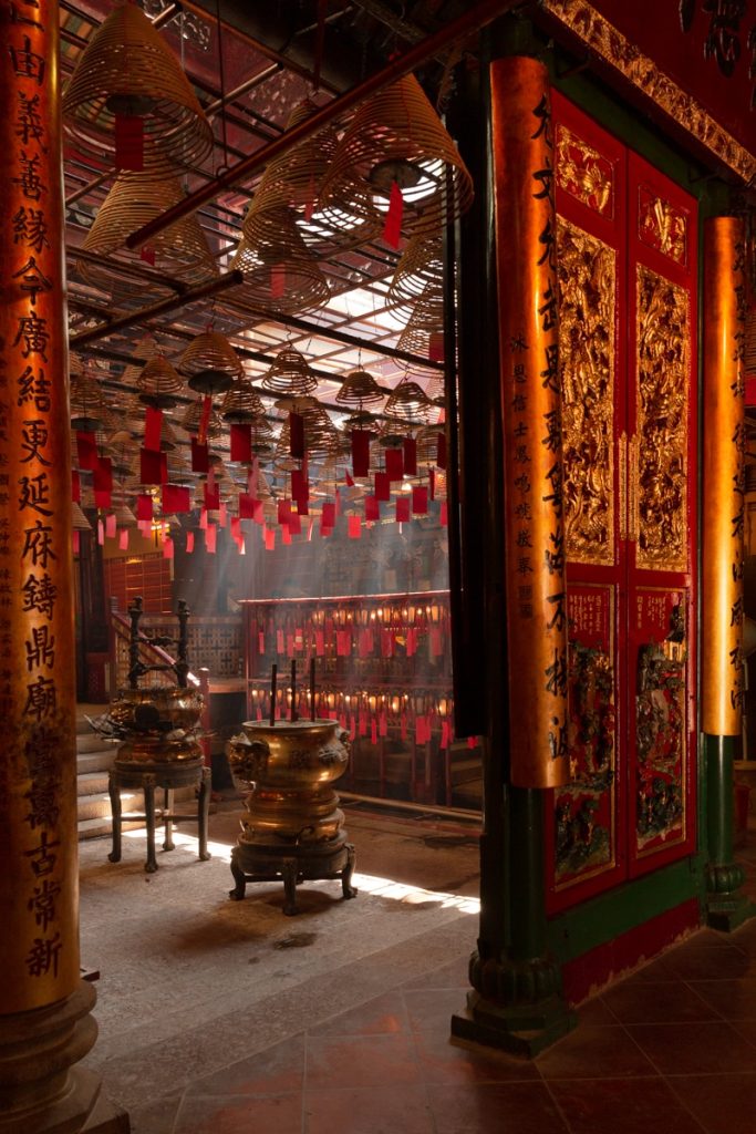 Temple Man Mo et ses encens qui se consument lentement mais surement #discoverhongkong