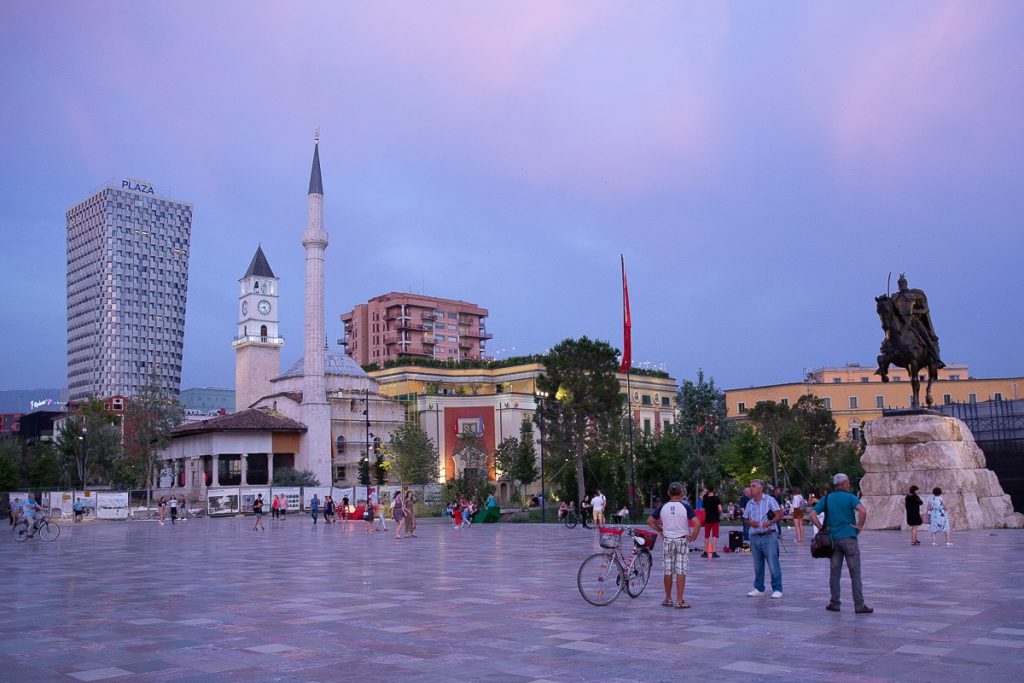 Visiter albanie – place Skanderberg tirana