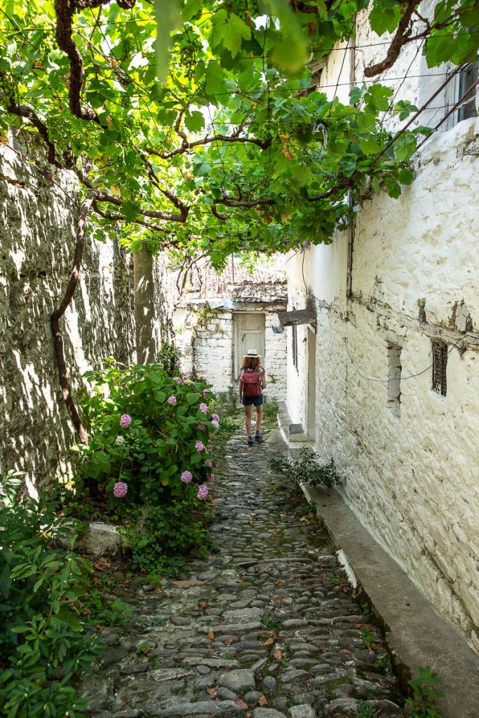 Ruelle de Berat, une ville inscrite au patrimoine mondial de l'Unesco en Albanie