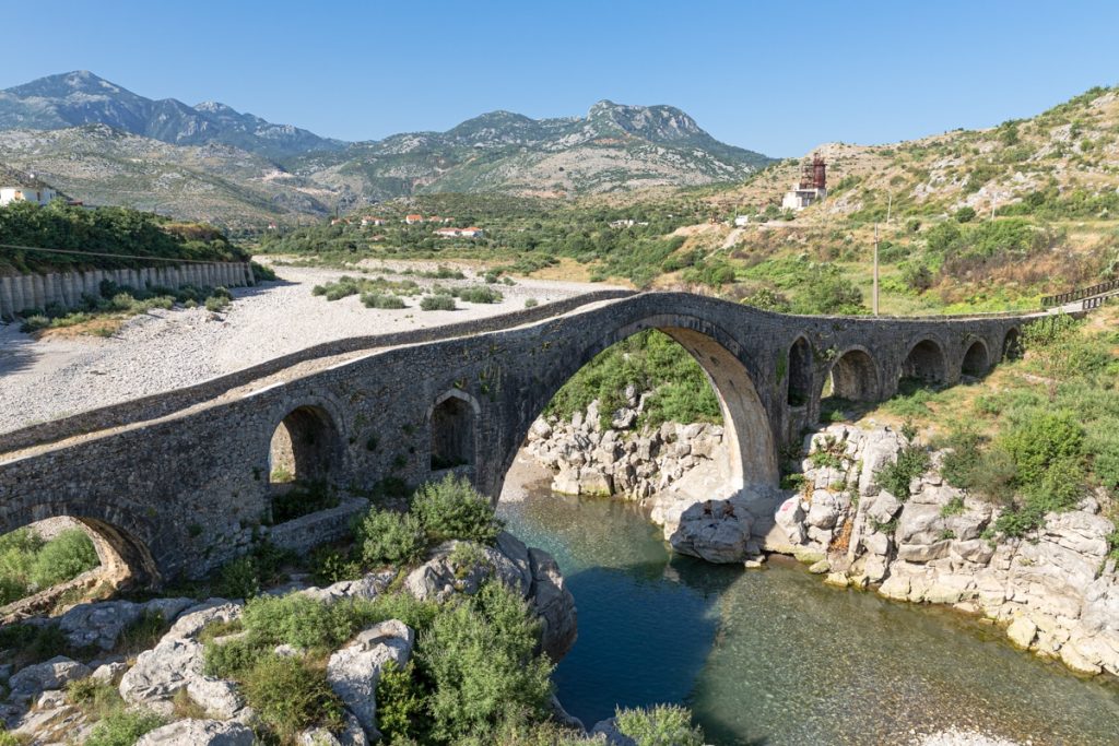 Pont de Mes, pont Ottoman près de Shkodra en Albanie