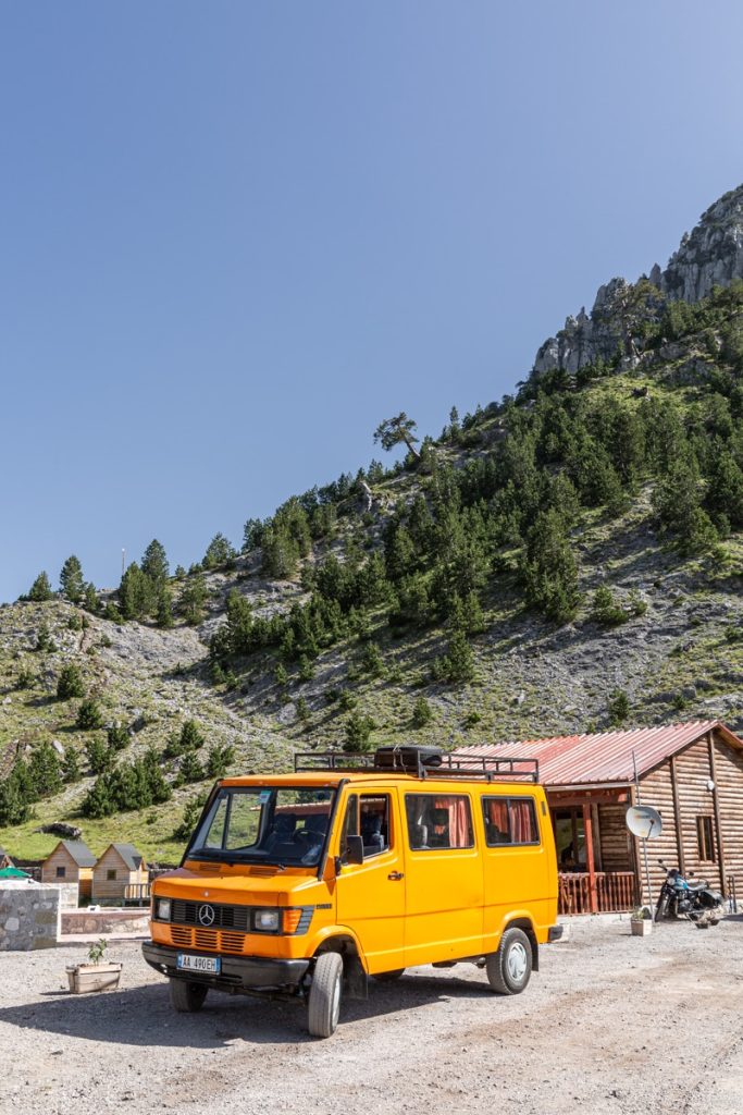 Bus 4x4 pour aller à Theth en Albanie
