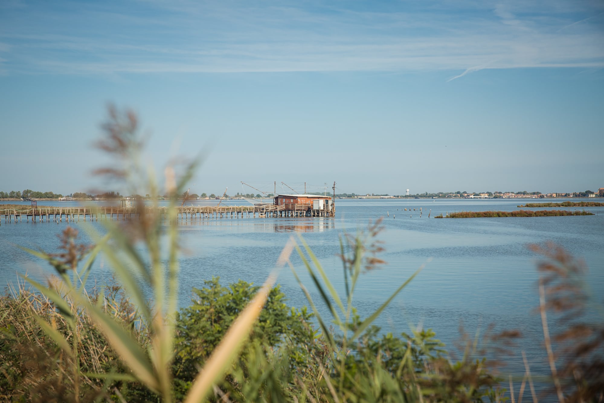 cabane de pêche sur pilotis dans le delta du Pô