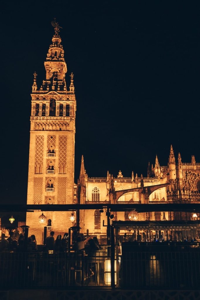 Terraza de Eme, un bar rooftop avec vue sur la cathédrale et la Giralda