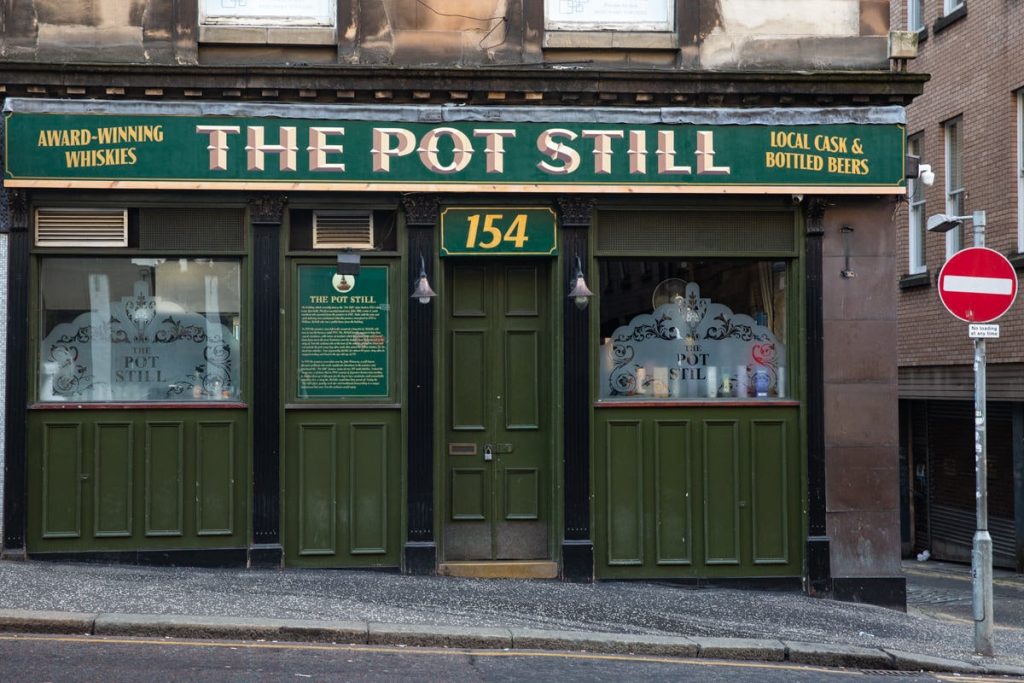 The Pot still est un pub historique et traditionnel à Glasgow - Ecosse