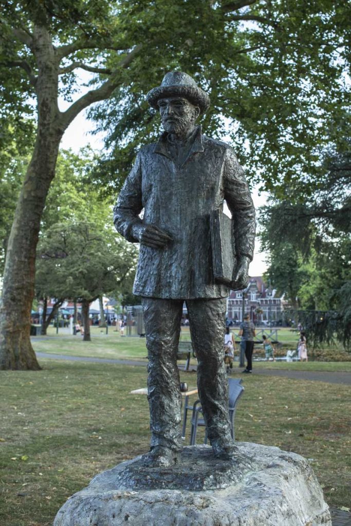 statue-Van-Gogh-Nuenen