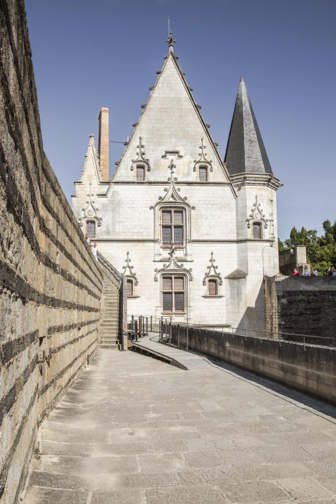 tour-de-ronde-chateau-ducs-de-bretagne