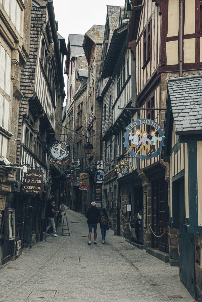 Grande-rue-Mont-saint-michel