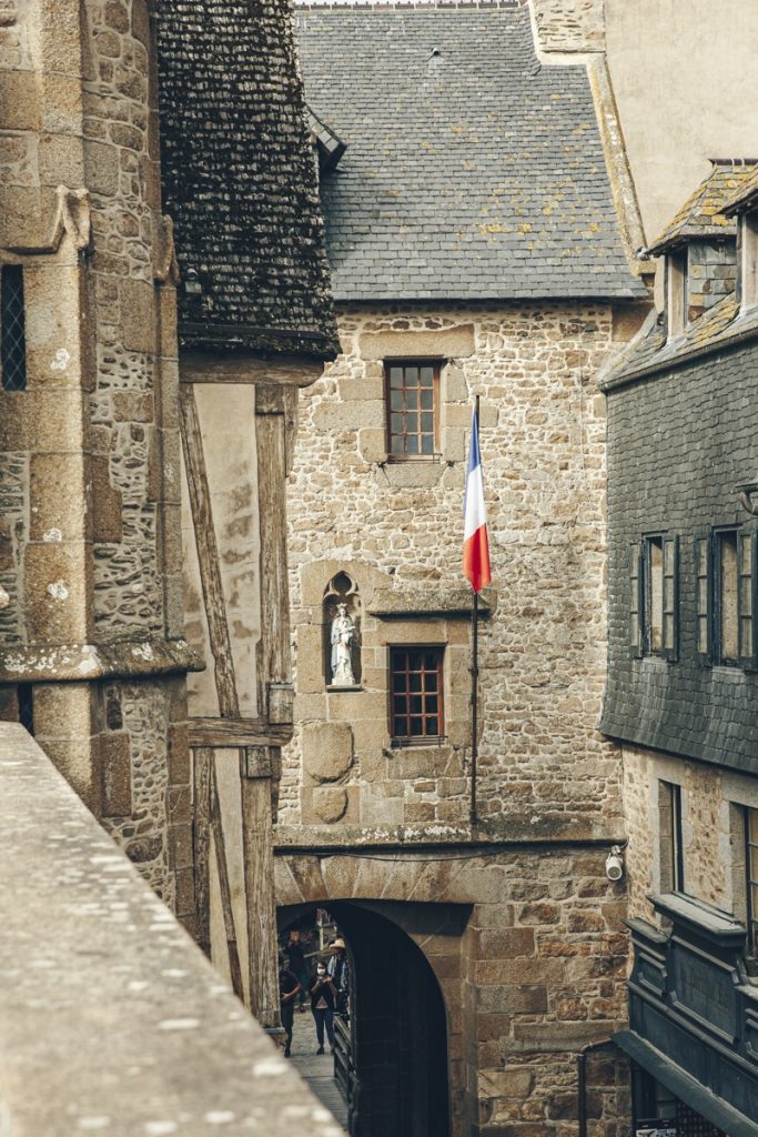 vue-des-remparts-mont-saint-michel