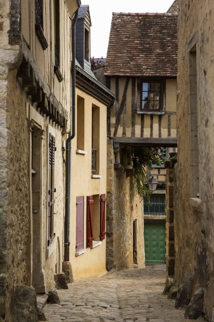 maison-suspendue-le-mans