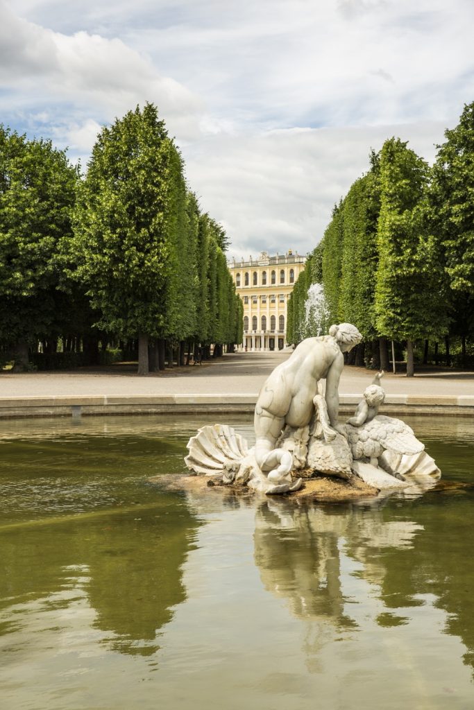 Fontaine-des-jardins-de-schonbrunn