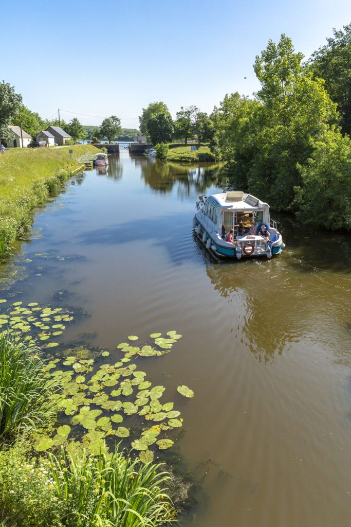 canal-de-nantes-a-brest-bateau
