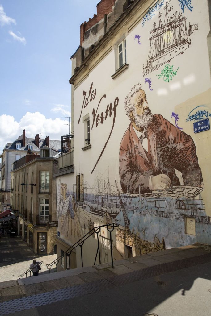 fresque-jules-verne-rue-de-l-echelle