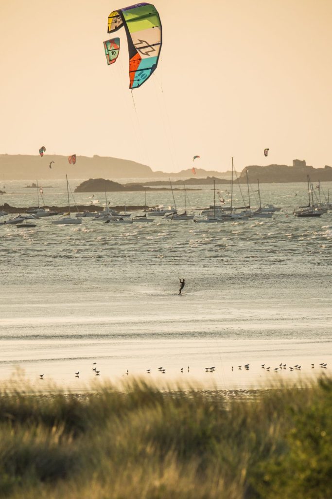 Kitesurf-coucher-soleil-Les-Briantais-lancieux
